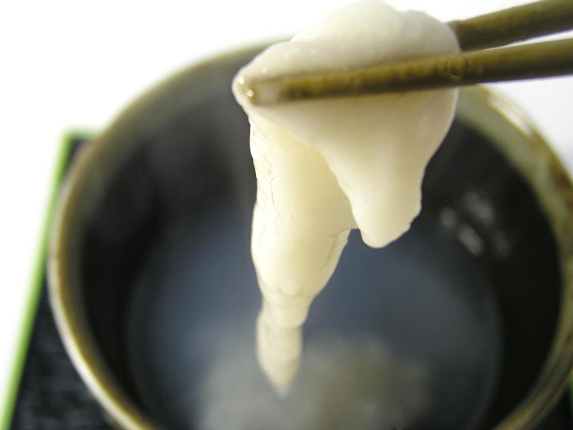 仁多餅は良く伸びて、きめ細やかな口当たりが美味しいです。